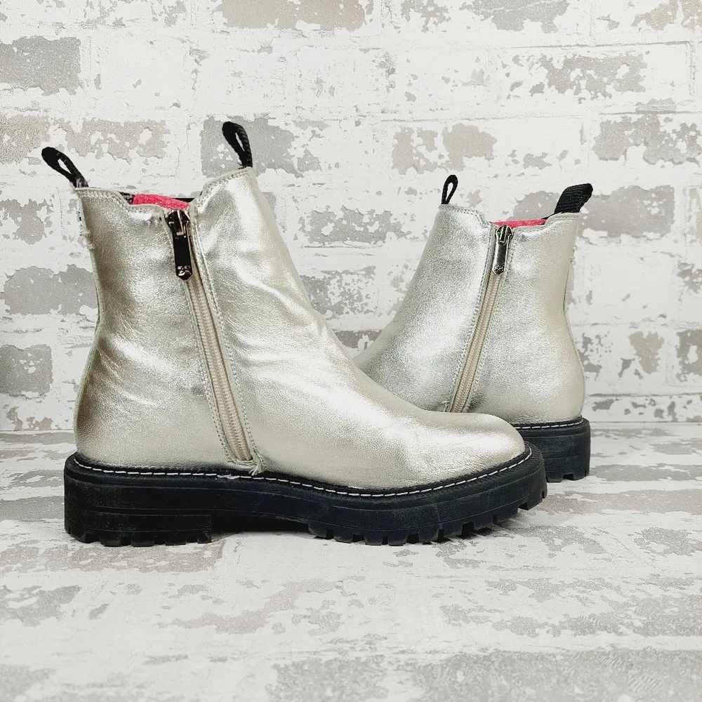 New Sam Edelman Laguna Silver Leather Pull On Chelsea Boots O105